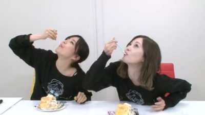 白石麻衣と生田絵梨花がケーキを食べる