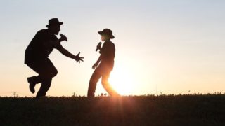 ダンスを踊る男の子
