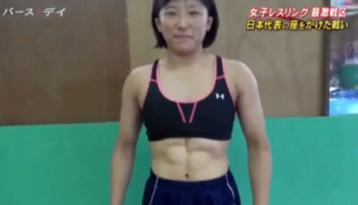 須崎優衣の腹筋①
