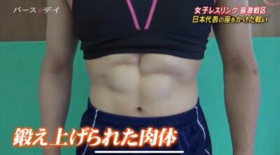 須崎優衣の腹筋②